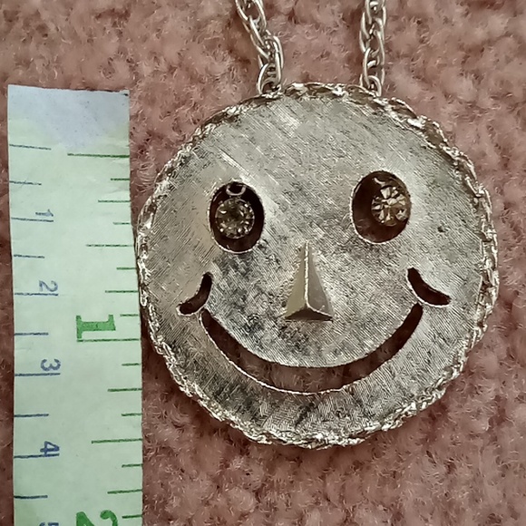 Retro Smiley 😊 - Picture 6 of 8